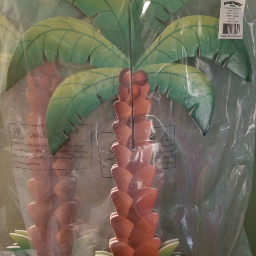 2 Foam Palmtree pieces